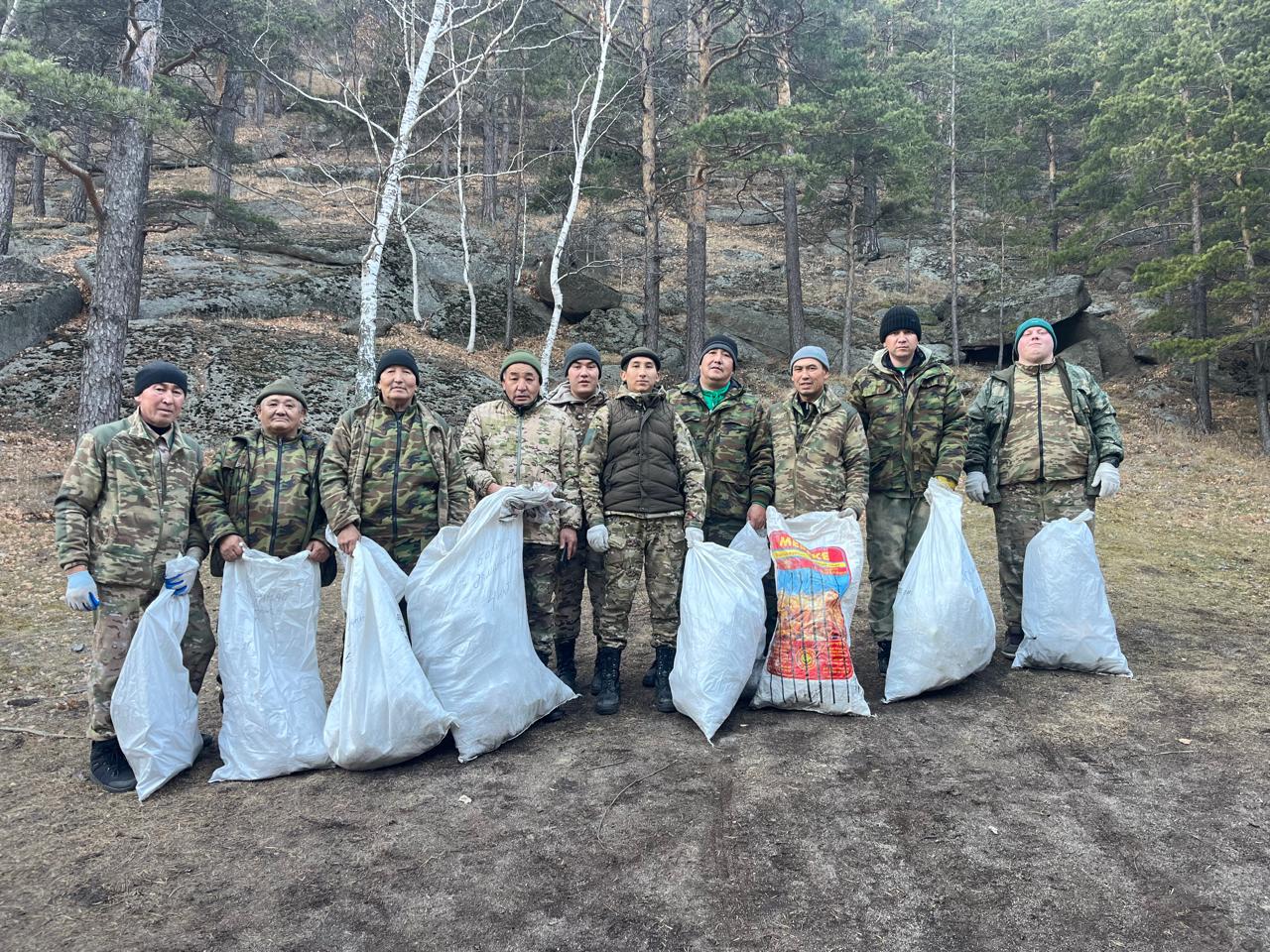 Инспекторы ГНПП «Бурабай» собрали более трёх тысяч кубометров мусора за 10 месяцев